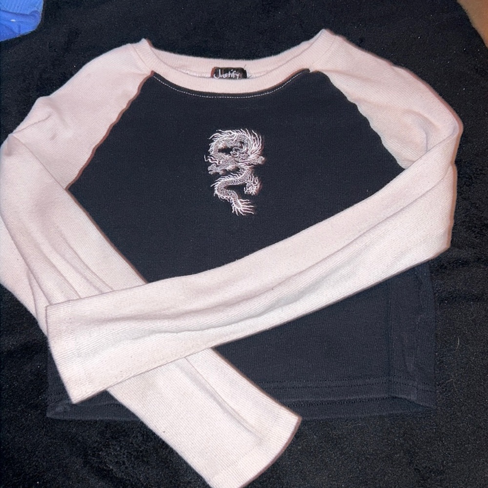 Justify dragon long sleeve crop.(RUNS SMALL)